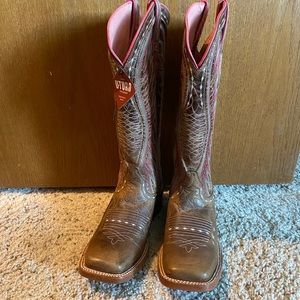 Brand new Arita Boots